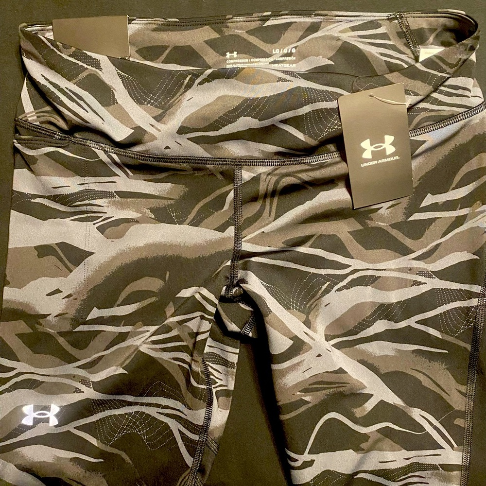 Large Under Armour women’s compression leggings